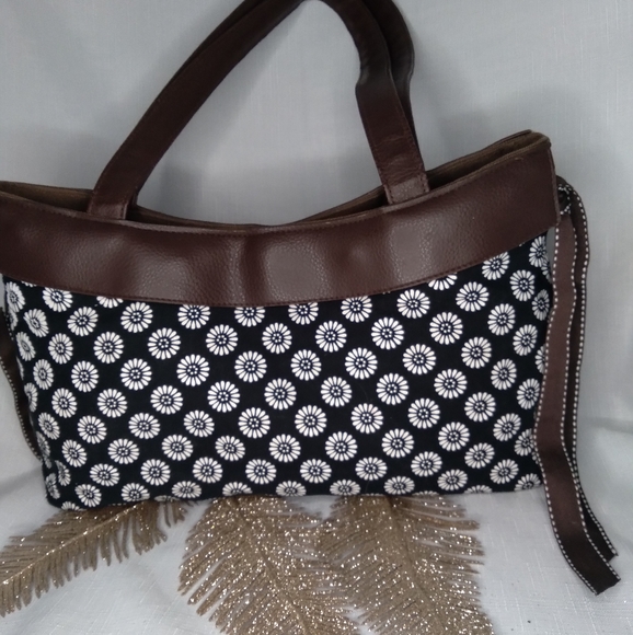 Thirty-One flower pattern tote - Picture 2 of 4